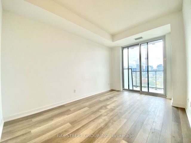 1602 - 181 Huron St
