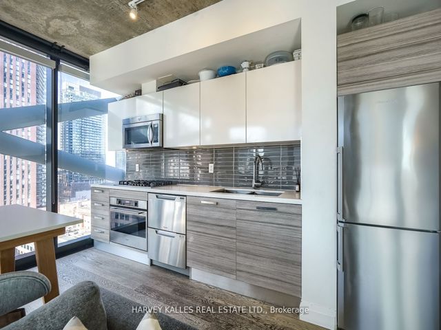 1507 - 224 King St W