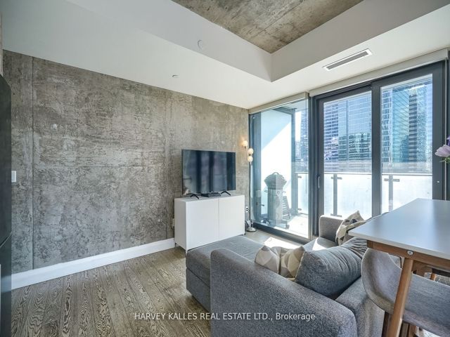 1507 - 224 King St W