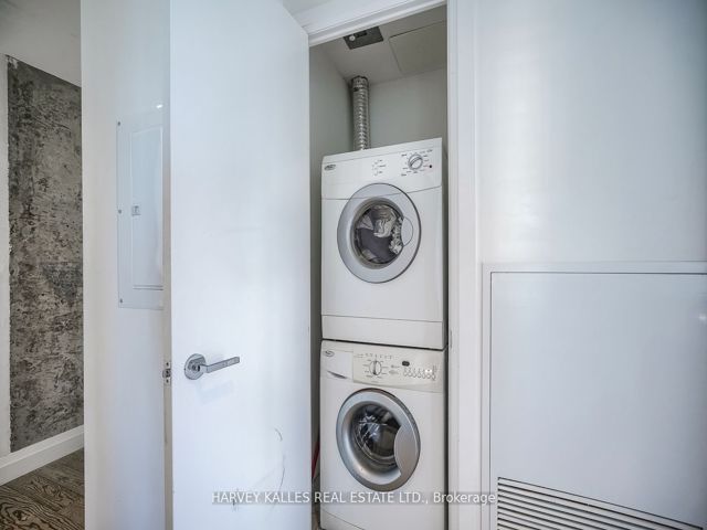 1507 - 224 King St W
