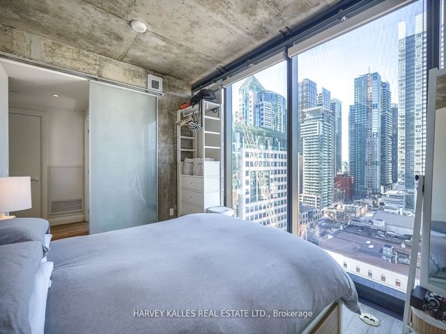 1507 - 224 King St W