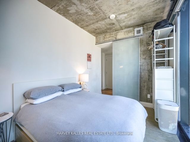1507 - 224 King St W