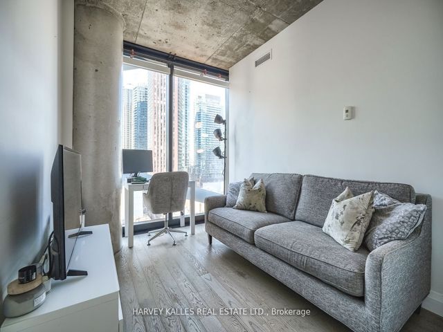 1507 - 224 King St W