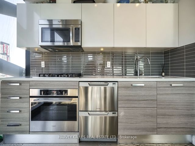 1507 - 224 King St W