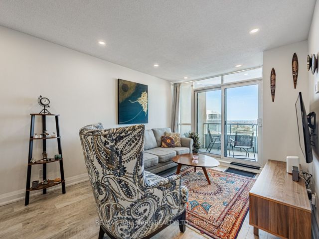 1515 - 17 Barberry Pl