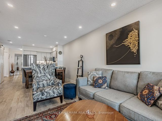 1515 - 17 Barberry Pl