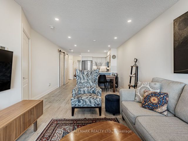 1515 - 17 Barberry Pl