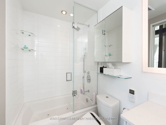 414 - 835 St Clair Ave W
