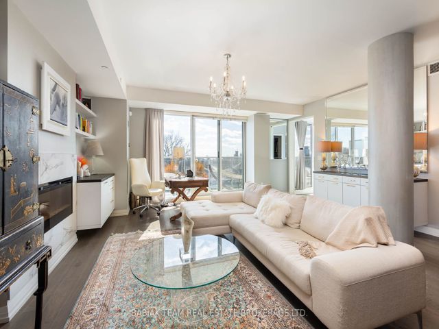 414 - 835 St Clair Ave W
