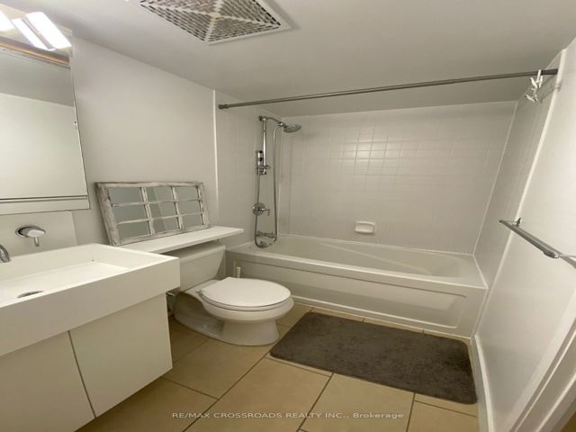 521 - 15 Brunel Crt
