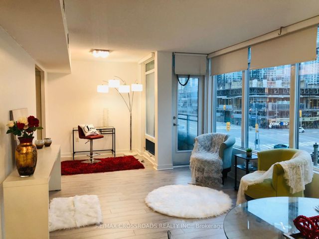 521 - 15 Brunel Crt