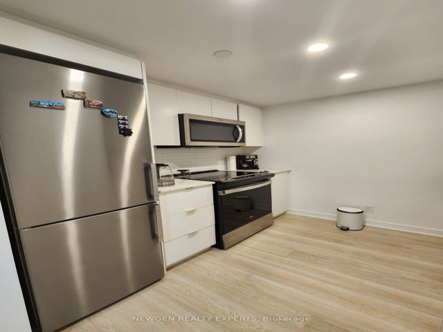717 - 30 Tretti Way N