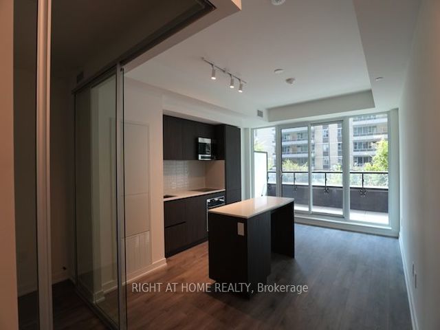 203 - 127 Broadway Ave