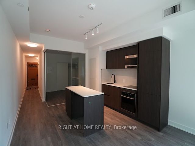 203 - 127 Broadway Ave