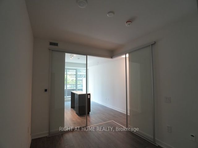 203 - 127 Broadway Ave