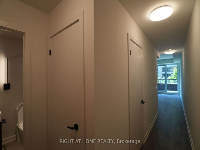 203 - 127 Broadway Ave