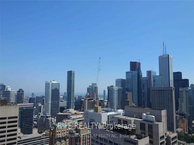 4005 - 488 University Ave