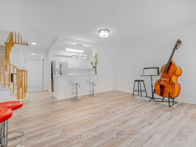 1206 - 28 Sommerset Way