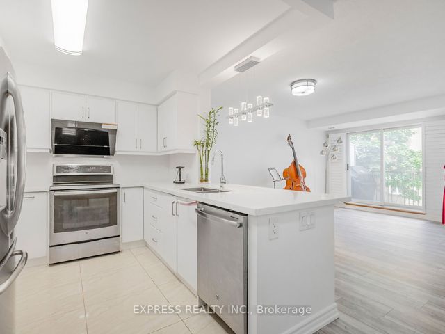 1206 - 28 Sommerset Way