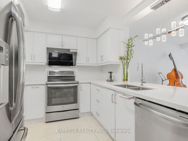 1206 - 28 Sommerset Way