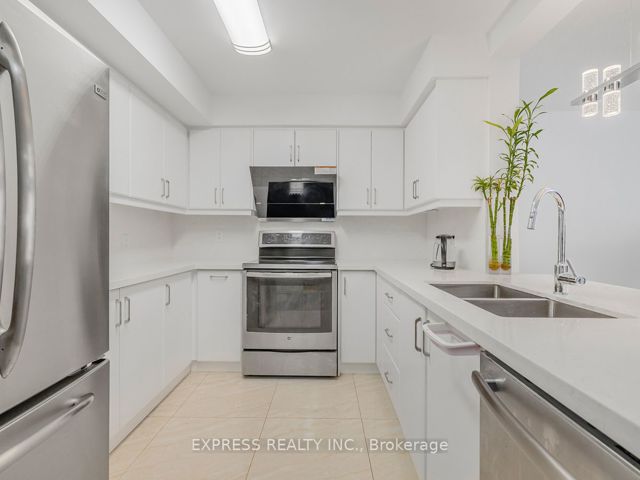 1206 - 28 Sommerset Way