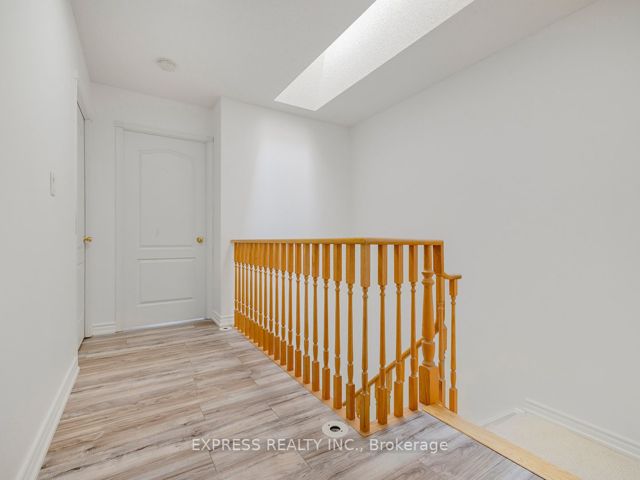 1206 - 28 Sommerset Way