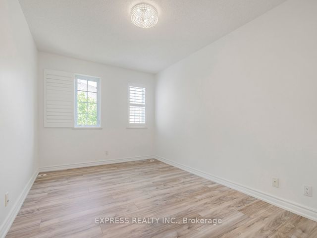 1206 - 28 Sommerset Way