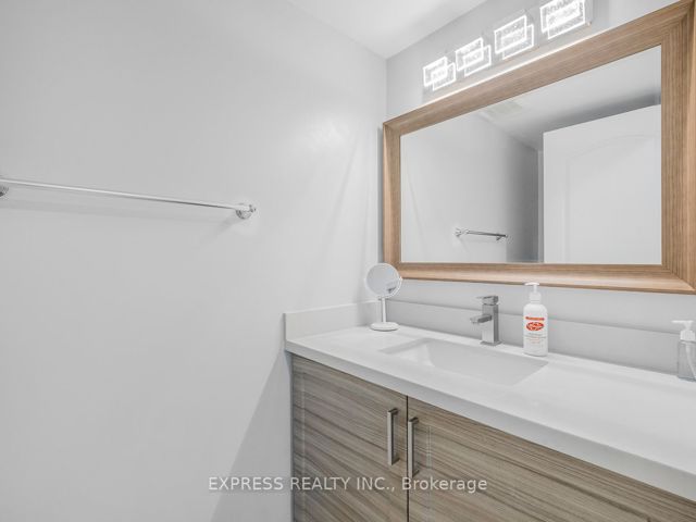 1206 - 28 Sommerset Way