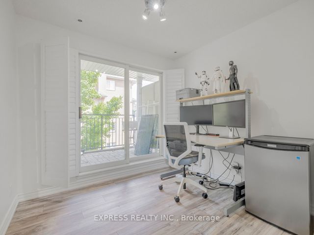1206 - 28 Sommerset Way