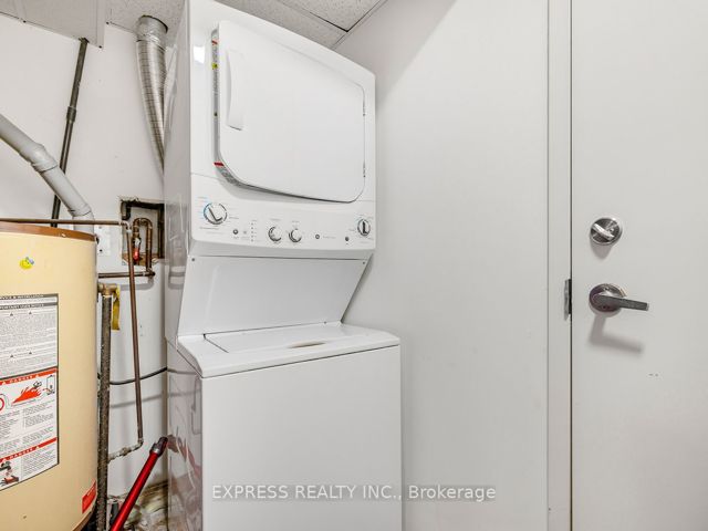 1206 - 28 Sommerset Way