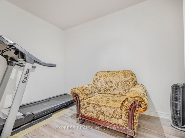 1206 - 28 Sommerset Way