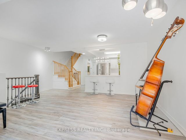 1206 - 28 Sommerset Way