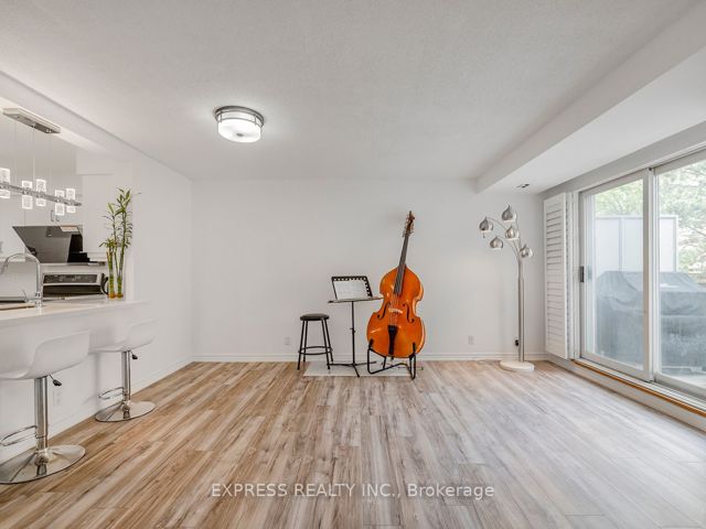 1206 - 28 Sommerset Way