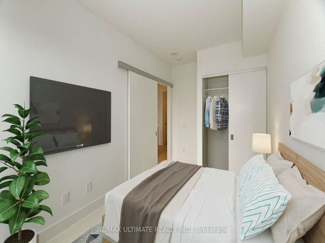 2302 - 11 Yorkville Ave