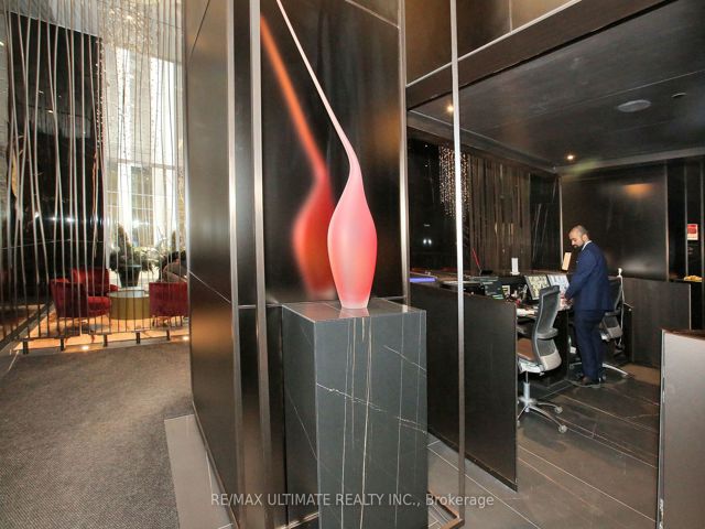 2302 - 11 Yorkville Ave