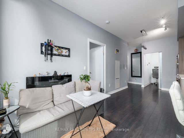2401 - 50 Forest Manor Rd