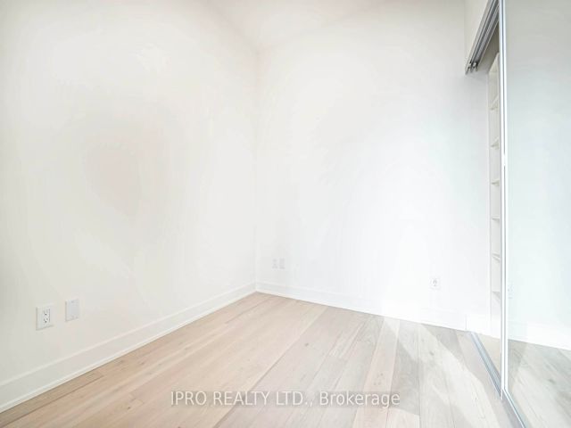 4301 - 15 Mercer St