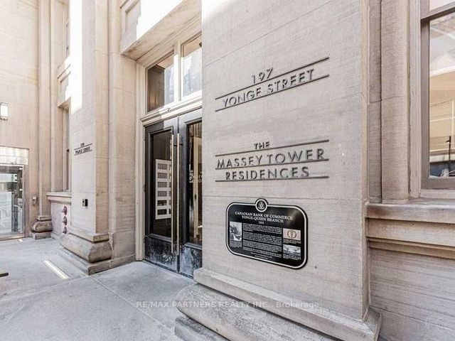 1704 - 197 Yonge St