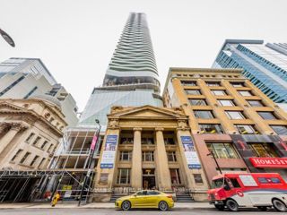 1704 - 197 Yonge St