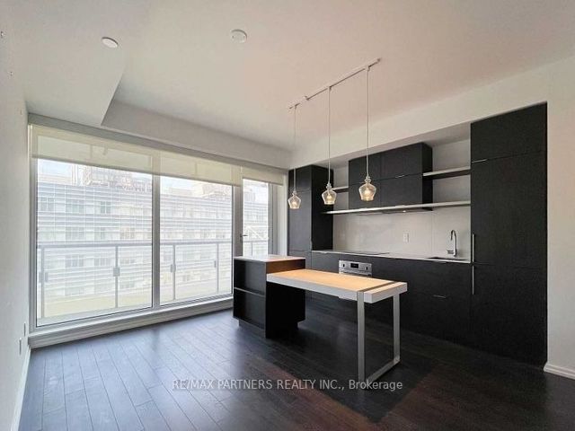 1704 - 197 Yonge St