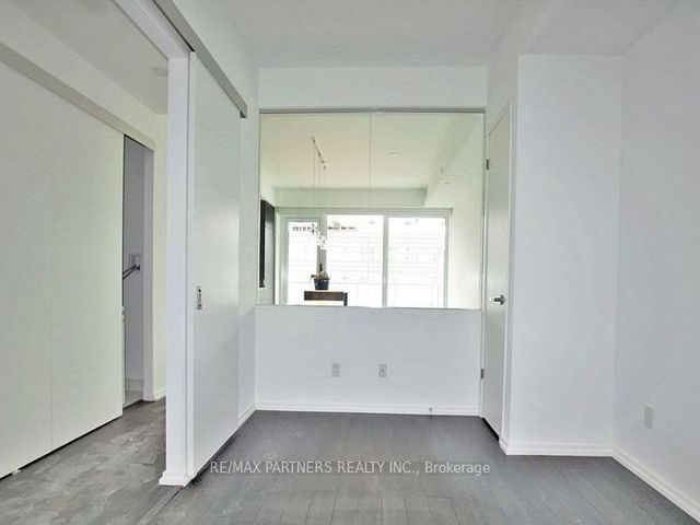 1704 - 197 Yonge St