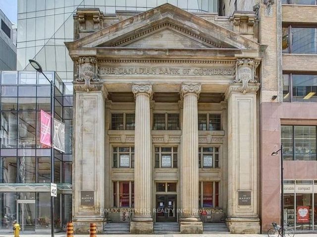 1704 - 197 Yonge St