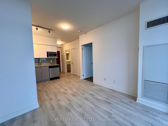 1508 - 120 Varna Dr