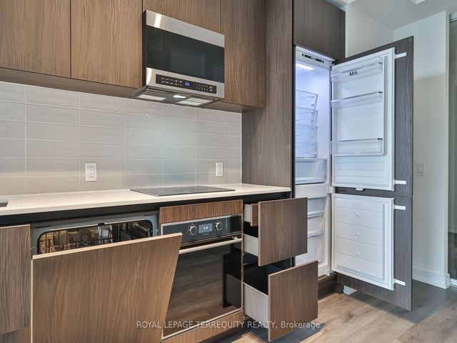 2507 - 117 Broadway Ave