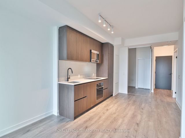 2507 - 117 Broadway Ave