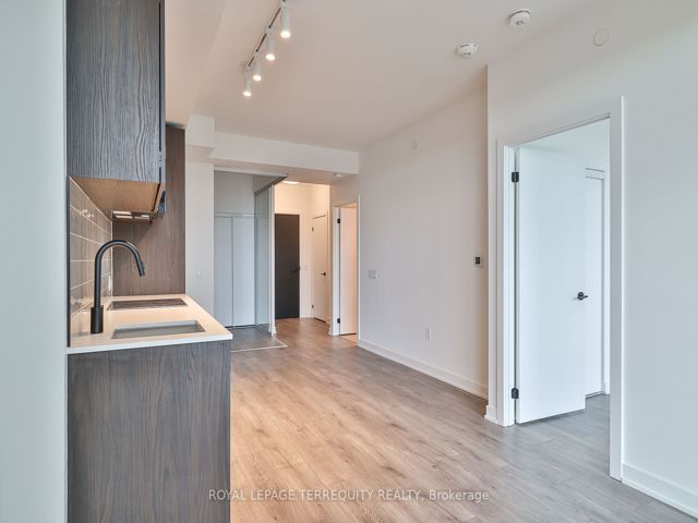2507 - 117 Broadway Ave