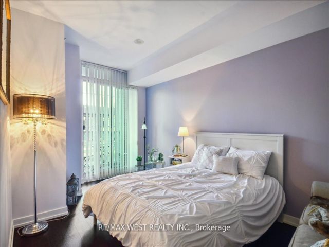 TH1 - 220 George St