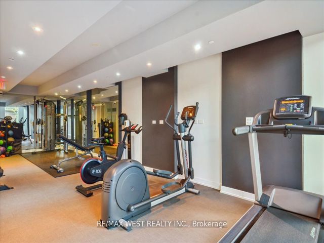 TH1 - 220 George St