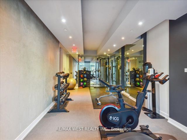 TH1 - 220 George St