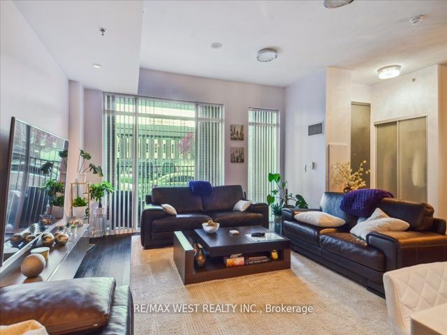 TH1 - 220 George St